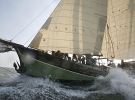 zeilen met schipper 468