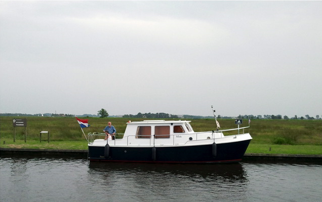 Motorjacht met open kuip. 9.00 m. 2 tot 4 personen