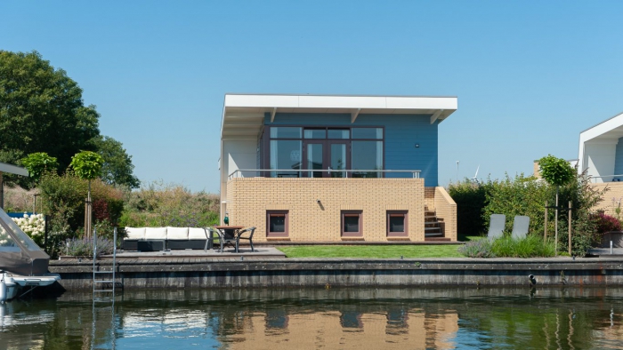 Vakantiehuisje aan het water in Friesland